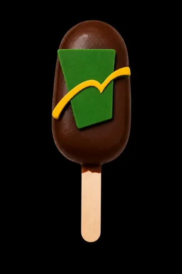 Paleta de helado Arkyn con el logo de Club de Amigos